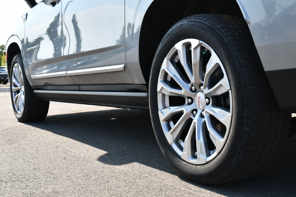 Used 2024 GMC Yukon XL Denali AWD/4WD image 13