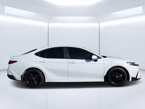 Used 2025 Toyota Camry SE FWD image 2