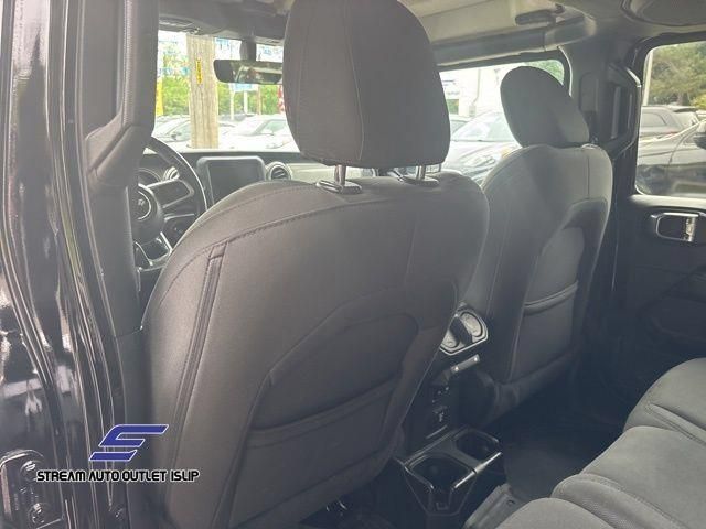 Used 2018 Jeep Wrangler Unlimited Sahara AWD/4WD image 21