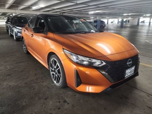 Used 2024 Nissan Sentra SR FWD image 2