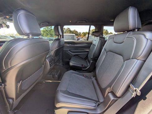 New 2025 Jeep Grand Cherokee L Laredo image 12