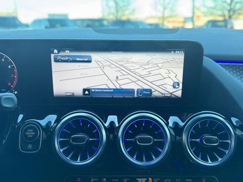 Used 2025 Mercedes-Benz GLA 250 4MATIC w/ Exclusive Package image 17