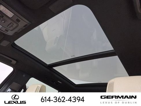 Used 2023 Cadillac Escalade Premium Luxury AWD/4WD image 30