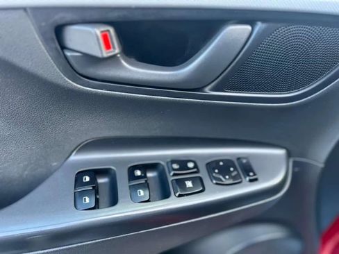 Used 2019 Hyundai Kona SE image 25