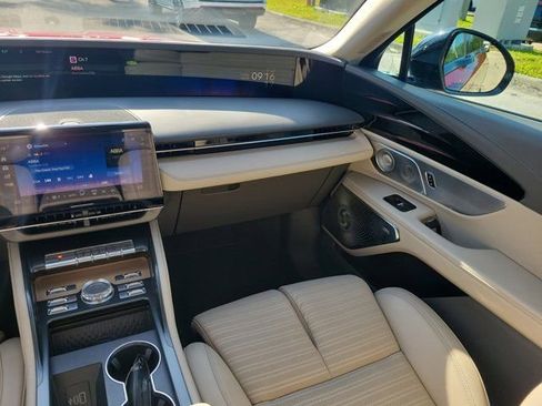 Certified 2025 Lincoln Nautilus Reserve AWD/4WD image 22