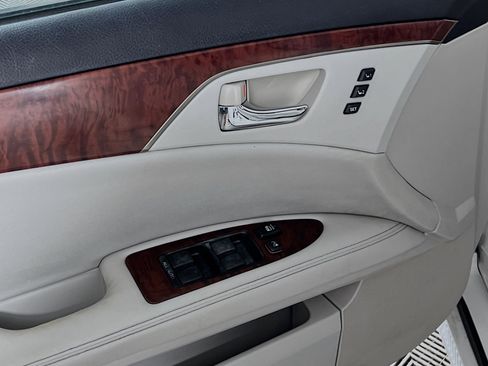 Used 2011 Toyota Avalon Limited FWD image 17