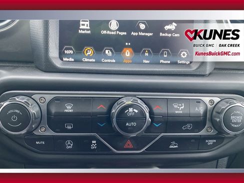 Used 2023 Jeep Wrangler Sahara image 21