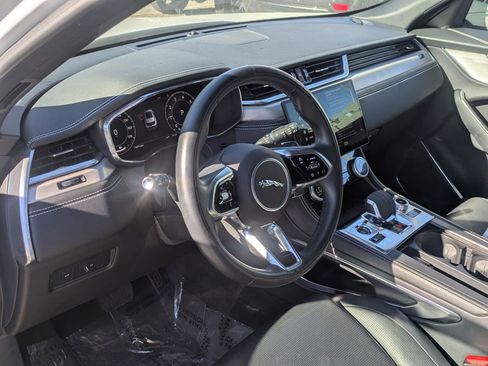 Used 2024 Jaguar F-PACE R-Dynamic S image 10
