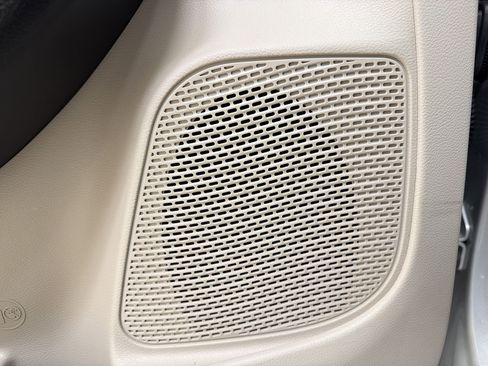 Used 2024 Chrysler Pacifica Touring-L FWD image 20