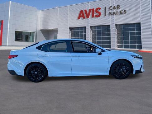 Used 2025 Toyota Camry SE image 5
