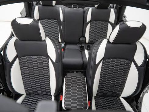 Used 2025 Jeep Gladiator Sport image 39