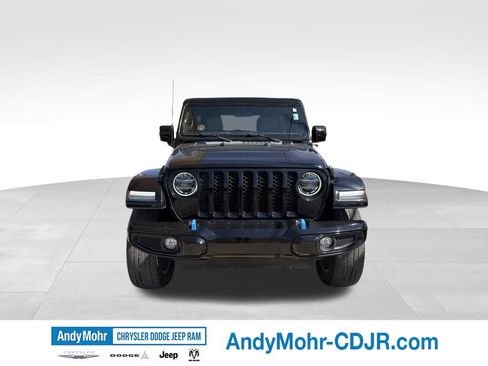 Used 2022 Jeep Wrangler Unlimited Sahara AWD/4WD image 2