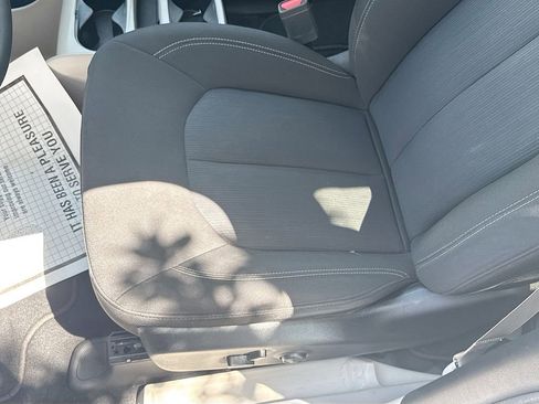 Used 2023 Chrysler Voyager LX image 21