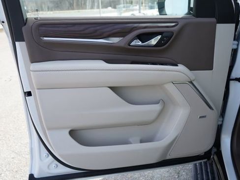 Used 2023 GMC Yukon Denali w/ Advanced Technology Package AWD/4WD image 9