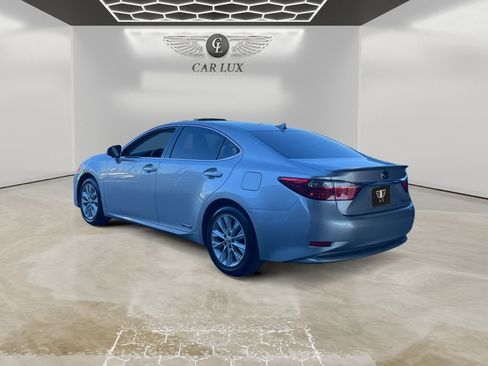 Used 2013 Lexus ES 300h w/ Luxury Pkg image 3
