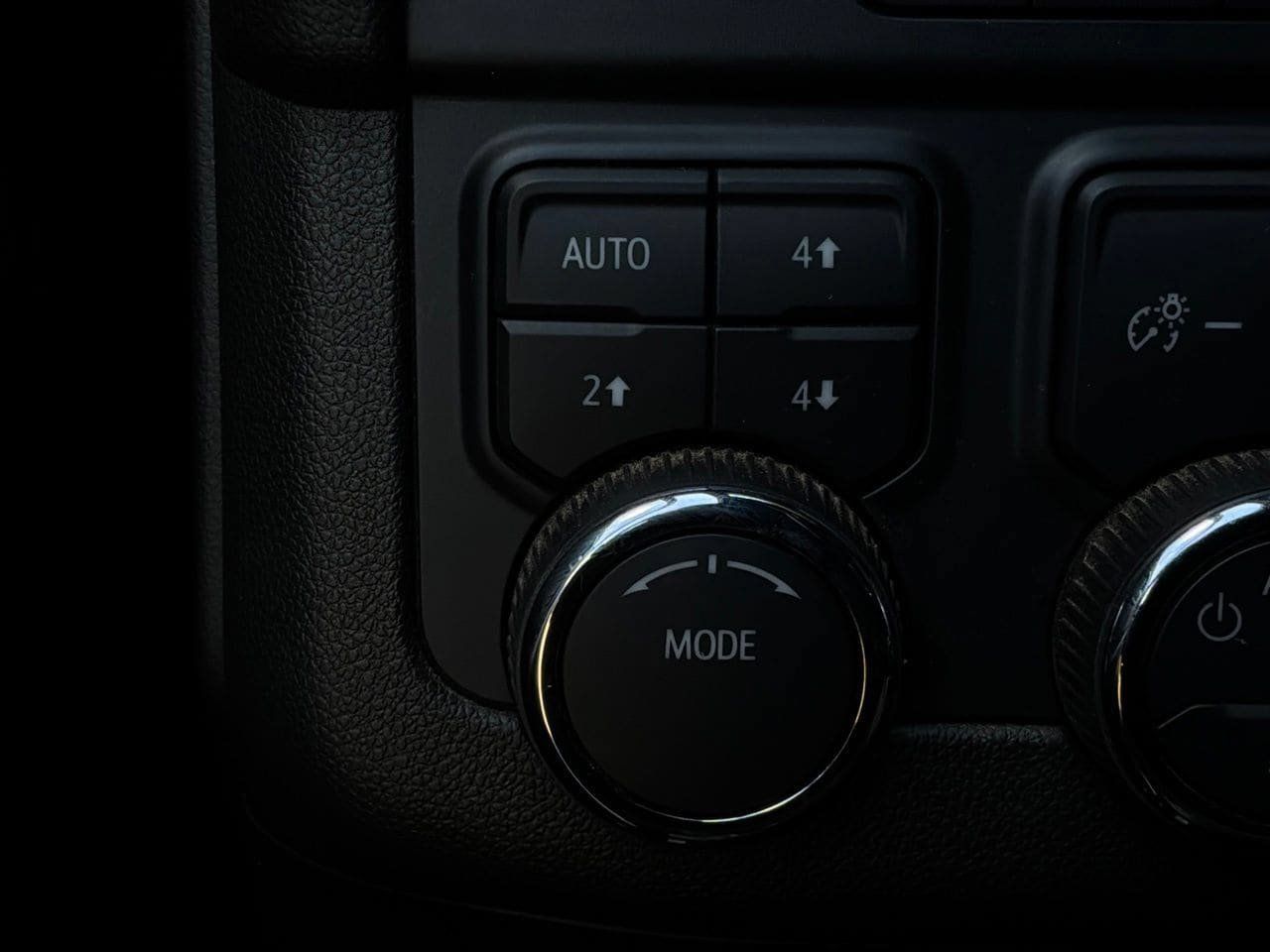Used 2025 Chevrolet Tahoe Z71 AWD/4WD image 28
