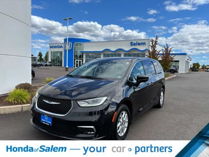 Used 2023 Chrysler Pacifica Touring-L