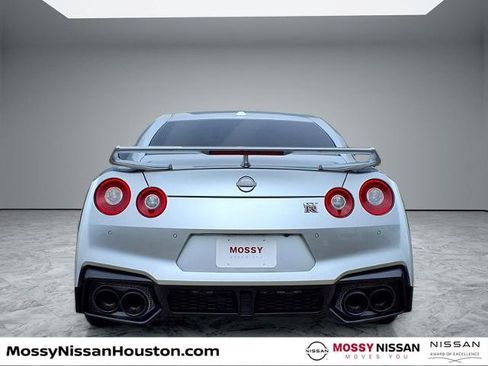 Certified 2024 Nissan GT-R Premium w/ Premium Interior Package AWD/4WD image 7