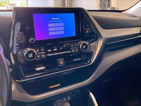 Used 2023 Toyota Highlander XLE image 10