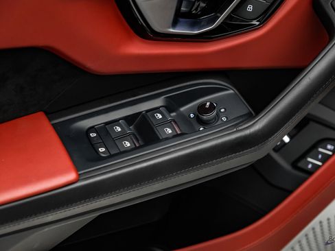 Used 2022 Lamborghini Urus image 94