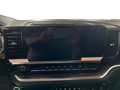 Certified 2022 Chevrolet Silverado 1500 LT AWD/4WD image 16