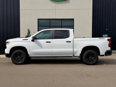 Used 2024 Chevrolet Silverado 1500 LT Trail Boss w/ LT Trail Boss Premium Package AWD/4WD image 2
