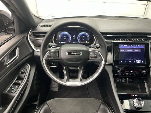 Used 2025 Jeep Grand Cherokee L Altitude AWD/4WD image 18