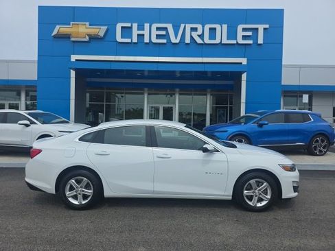 Used 2024 Chevrolet Malibu LS FWD image 2