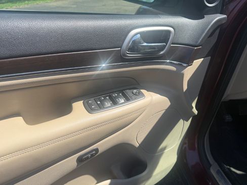 Used 2018 Jeep Grand Cherokee Limited AWD/4WD image 14