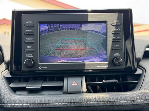 Used 2021 Toyota RAV4 LE AWD/4WD image 22