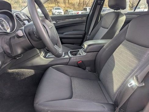 Used 2022 Chrysler 300 Touring w/ Sport Appearance Package image 24