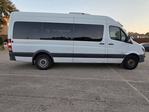 Used 2014 Freightliner Sprinter 2500 image 8