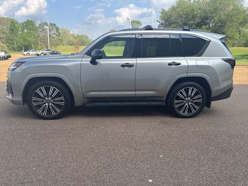 Certified 2024 Lexus LX 600 4WD w/ Appearance Package image 4