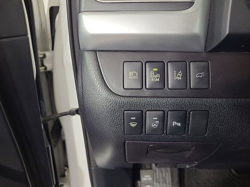 Used 2015 Toyota Highlander Limited Platinum AWD/4WD image 16