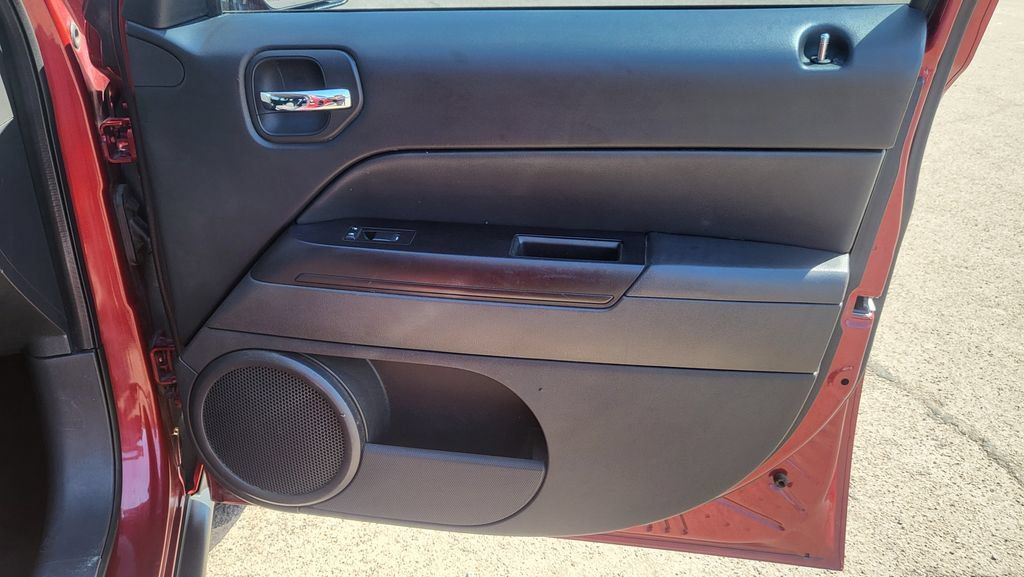 Used 2014 Jeep Patriot Latitude FWD image 18