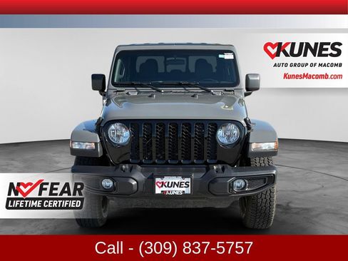 Used 2021 Jeep Gladiator Sport AWD/4WD image 2