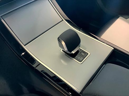 Used 2025 Land Rover Range Rover Velar S image 7