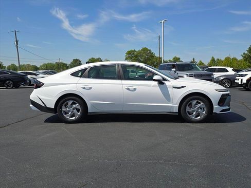 New 2026 Hyundai Sonata SE FWD image 2