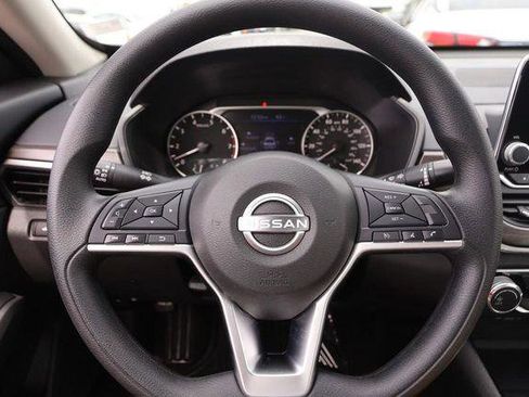 Used 2024 Nissan Altima 2.5 SV image 12