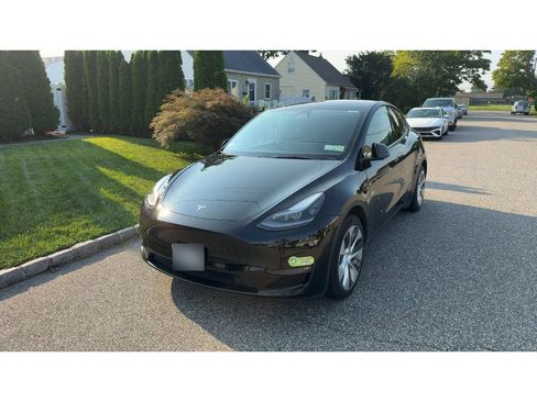 Used 2024 Tesla Model Y Long Range AWD/4WD image 1