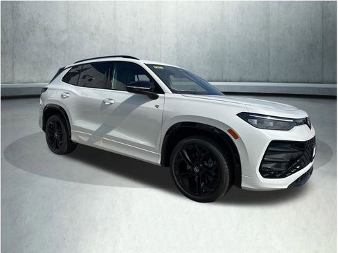 New 2026 Volkswagen Tiguan SE R-Line AWD/4WD image 4