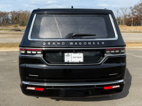 Used 2022 Jeep Grand Wagoneer Series III w/ Rear Seat Video Group 1 image 6