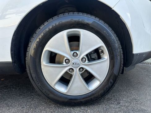 Used 2016 Kia Soul FWD image 39