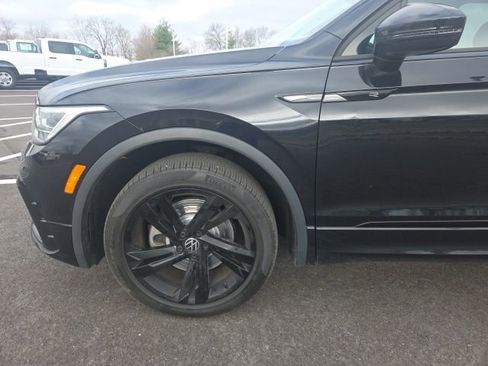 Used 2023 Volkswagen Tiguan SE R-Line image 18