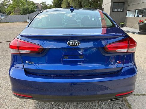Used 2018 Kia Forte S FWD image 4