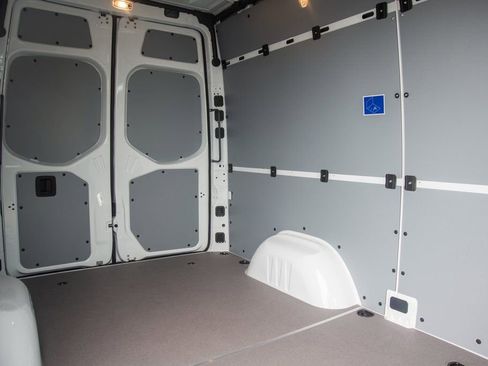 Used 2025 Mercedes-Benz Sprinter 2500 image 39