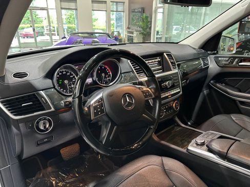 Used 2016 Mercedes-Benz GL 550 4MATIC image 3