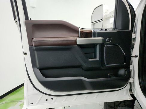 Used 2017 Ford F250 Platinum w/ Platinum Ultimate Package AWD/4WD image 24