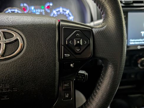 Used 2021 Toyota 4Runner TRD Off-Road Premium AWD/4WD image 27
