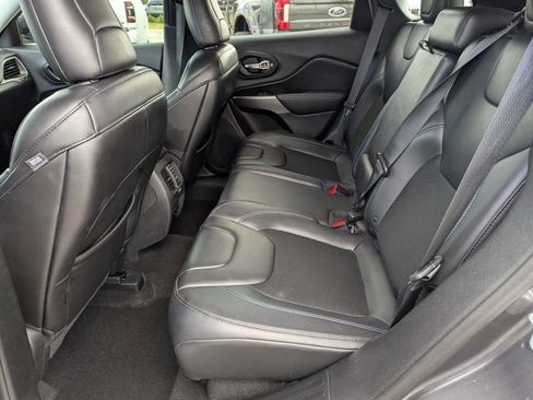 Used 2019 Jeep Cherokee Latitude Plus image 18